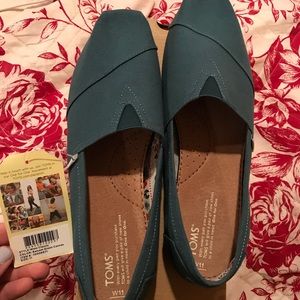 Tom’s women size 11